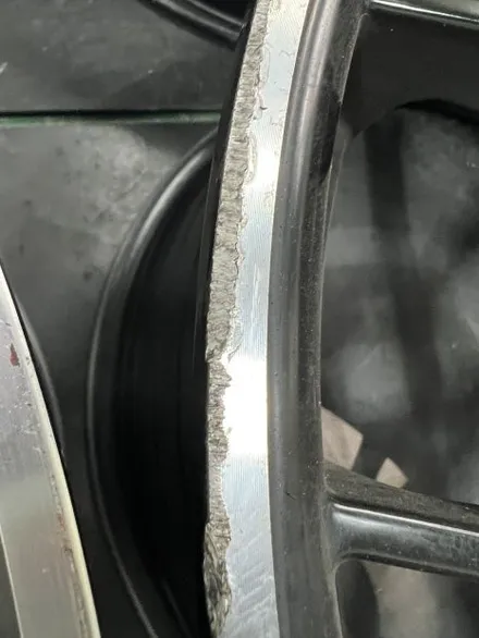 대구 휠복원 대구 휠도색 대구 휠수리 잘하는 곳 타이어 전문 휠플레이[BMW 5시리즈 순정 19인치 다이아몬드커팅 휠복원 작업입니다.] / 대구 서구 평리동