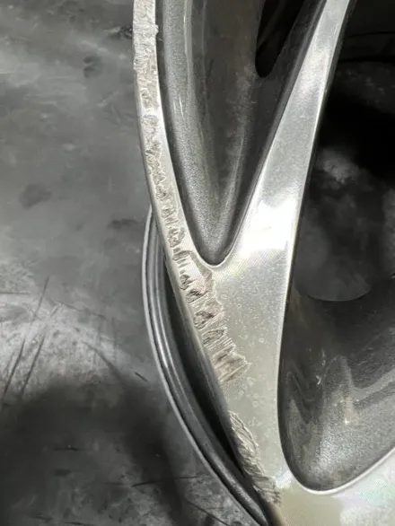 대구 휠복원 대구 휠도색 대구 자동차 휠수리 잘하는 곳 휠플레이 타이어 전문[제네시스 G90 순정 20인치 다이아몬드커팅 휠복원 작업입니다.] 대구 휠복원 성지 / 대구 서구 평리동