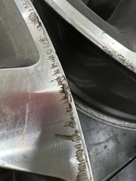 대구 휠복원 대구 휠도색 대구 자동차 휠수리 잘하는 곳 휠플레이 타이어 전문[현대 LF소나타 순정 18인치 다이아몬드커팅 휠복원 작업입니다.] / 대구 서구 평리동