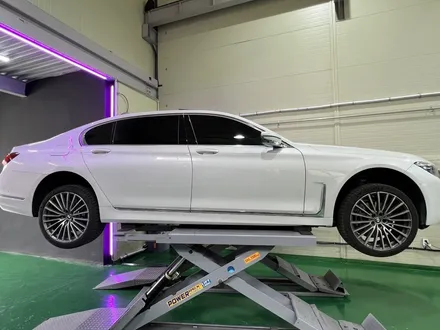대구 휠복원 대구 휠수리 대구 휠도색 타이어 전문 휠플레이 [BMW 740 순정 20인치 다이아몬드컷팅 휠복원 작업입니다.] / 대구 서구 평리동