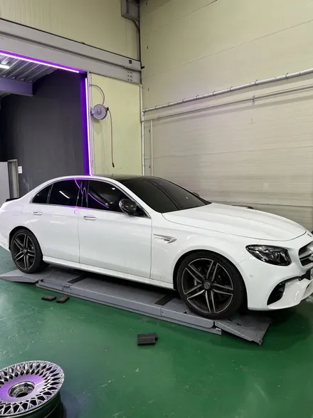 대구 휠복원 대구 휠도색 대구 휠수리 타이어 전문 휠플레이[벤츠 E63 AMG 순정 20인치 다이아몬드컷팅 휠복원 작업입니다.] / 대구 서구 평리동