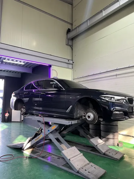 대구 휠복원 대구 휠도색 대구 자동차 휠수리 잘하는 곳 휠플레이 타이어 전문[BMW 5시리즈 순정 18인치 블랙유광 휠도색 작업입니다.] / 대구 서구 평리동