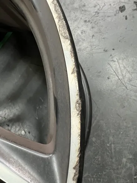 대구 휠복원 대구 휠도색 대구 휠수리 타이어 전문 휠플레이[벤츠 E63 AMG 순정 20인치 다이아몬드컷팅 휠복원 작업입니다.] / 대구 서구 평리동