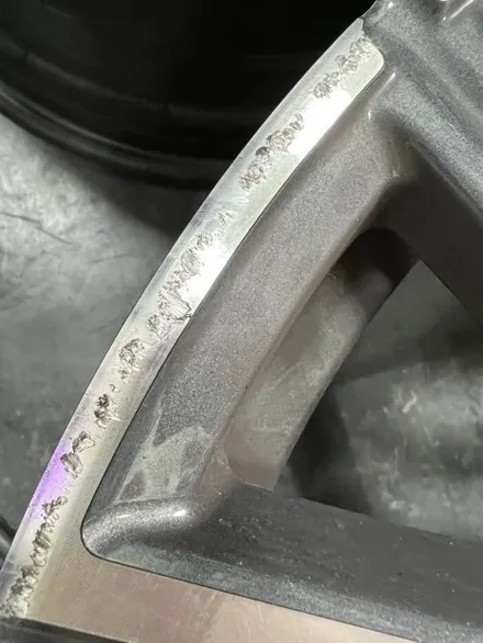 대구 휠복원 대구 휠도색 대구 휠수리 타이어 전문 휠플레이[BMW 7시리즈 순정 20인치 블랙펄유광 휠도색 작업입니다.] / 대구 서구 평리동