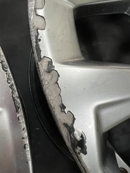 대구 휠복원 대구 휠도색 대구 자동차 휠수리 잘하는 곳 휠플레이 타이어 전문 [기아 쏘렌토 MQ4 순정 20인치 블랙펄유광 휠도색 작업입니다.] / 대구 서구 평리동