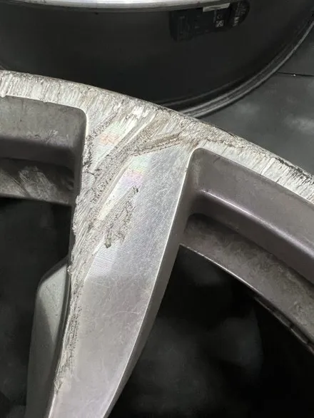 대구 휠복원 대구 휠도색 대구 자동차 휠수리 잘하는 곳 휠플레이 타이어 전문[BMW X5 순정 20인치 블랙펄유광 휠도색 작업입니다.] / 대구 서구 평리동
