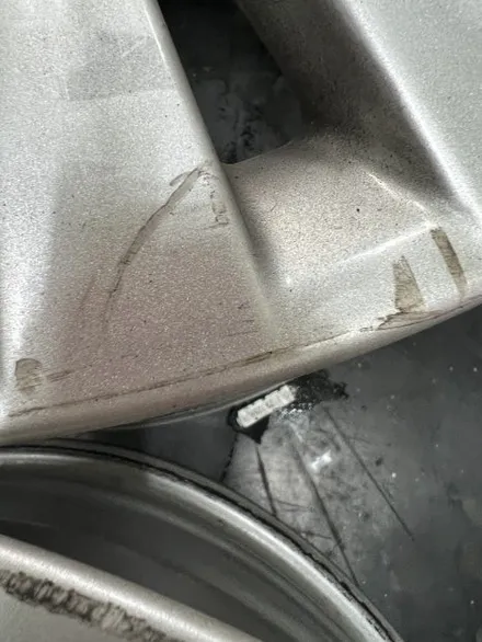 대구 휠복원 대구 휠도색 대구 자동차 휠수리 잘하는 곳 휠플레이 타이어 전문[BMW 2시리즈 액티브 투어러 순정 17인치 블랙펄유광 휠도색 작업입니다.] / 대구 서구 평리동