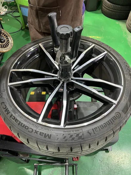 대구 휠복원 대구 휠도색 대구 자동차 휠수리 잘하는 곳 휠플레이 타이어 전문[BMW 320 투어링 순정 19인치 다이아몬드커팅 휠복원 작업입니다.] / 대구 서구 평리동