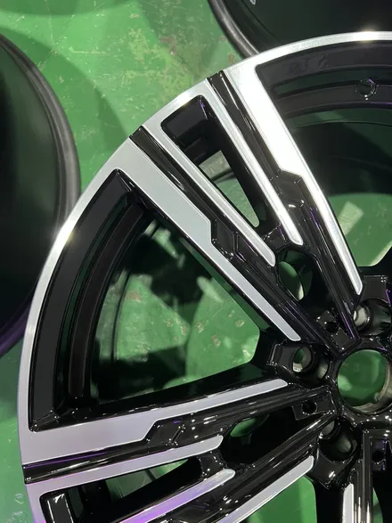 대구 휠복원 대구 휠도색 대구 자동차 휠수리 잘하는 곳 휠플레이 타이어 전문[BMW i7 순정 21인치 다이아몬드커팅 휠복원 작업입니다.] / 대구 서구 평리동