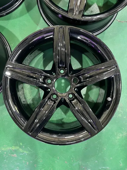 대구 휠복원 대구 휠도색 대구 자동차 휠수리 잘하는 곳 휠플레이 타이어 전문[BMW 1시리즈 순정 17인치 블랙펄유광 휠도색 작업입니다.] / 대구 서구 평리동