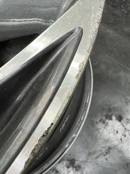 대구 휠복원 대구 휠도색 대구 자동차 휠수리 잘하는 곳 휠플레이 타이어 전문[제네시스 G90 순정 20인치 다이아몬드커팅 휠복원 작업입니다.] 대구 휠복원 성지 / 대구 서구 평리동