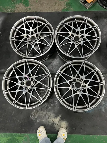 대구 휠복원 대구 휠도색 대구 자동차 휠수리 잘하는 곳 휠플레이 타이어 전문[BMW M3 순정 20인치 고스트크롬 무광 휠도색 작업입니다.] / 대구 서구 평리동