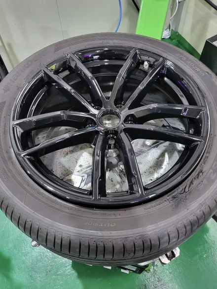 대구 휠복원 대구 휠수리 대구 휠도색 타이어 전문샵 휠플레이 [BMW 520d 순정 18인치 블랙 유광 휠도색 작업입니다.] / 대구 서구 평리동