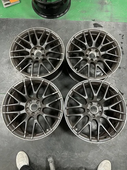 대구 휠복원 대구 휠도색 대구 휠수리 타이어 전문 휠플레이[벤츠 C63 AMG 순정 19인치 블랙반무광 휠도색 작업입니다.] / 대구 서구 평리동