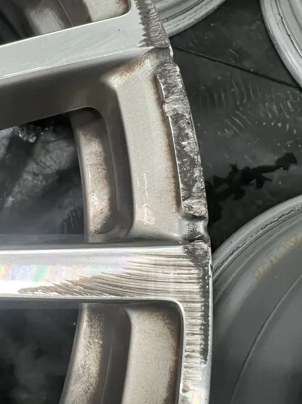 대구 휠복원 대구 휠도색 대구 휠수리 타이어 전문 휠플레이[BMW 7시리즈 순정20인치 고스트크롬 휠도색 작업입니다.] / 대구 서구 평리동