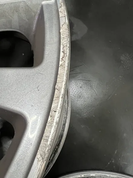 대구 휠복원 대구 휠도색 대구 휠수리 타이어 전문 휠플레이[BMW 5GT 순정 19인치 블랙유광 휠도색 작업입니다.] / 대구 서구 평리동