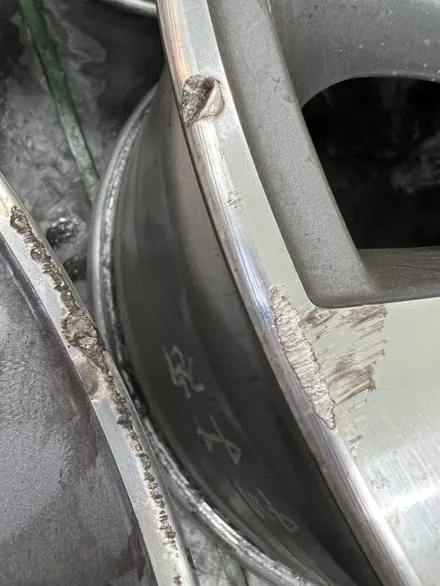 대구 휠복원 대구 휠도색 대구 휠수리 타이어 전문 휠플레이[BMW 5GT 순정 19인치 다이아몬드커팅 휠복원 작업입니다.] / 대구 서구 평리동
