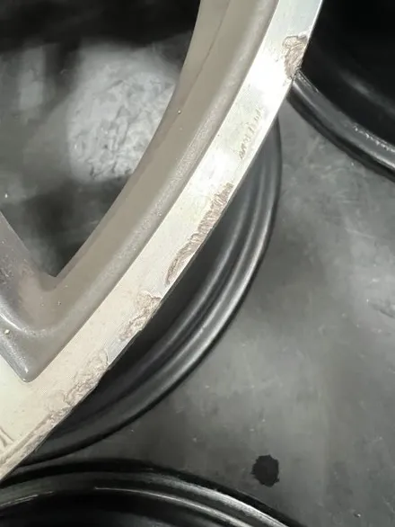 대구 휠복원 대구 휠도색 대구 휠수리 잘하는 곳 타이어 전문 휠플레이[BMW 1시리즈 순정 18인치 다이아몬드커팅 휠복원 작업입니다.] / 대구 서구 평리동