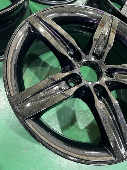 대구 휠복원 대구 휠도색 대구 자동차 휠수리 잘하는 곳 휠플레이 타이어 전문[BMW 1시리즈 순정 17인치 블랙펄유광 휠도색 작업입니다.] / 대구 서구 평리동