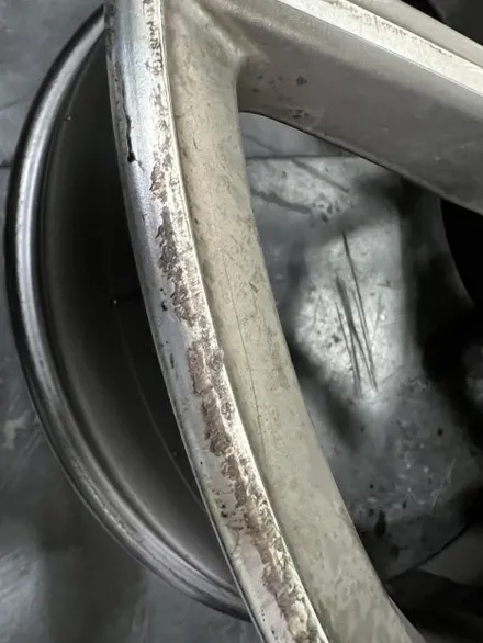 대구 휠복원 대구 휠도색 대구 자동차 휠수리 잘하는 곳 휠플레이 타이어 전문[BMW 440 순정 19인치 블랙유광 휠도색 작업입니다.] / 대구 서구 평리동