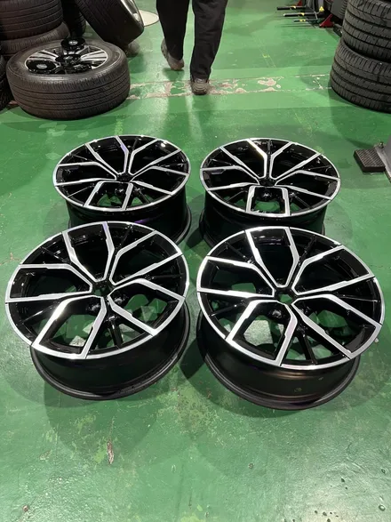 대구 휠복원 대구 휠도색 대구 자동차 휠수리 잘하는 곳 휠플레이 타이어 전문[BMW G30 5시리즈 순정 19인치 다이아몬드커팅 휠커스텀 작업입니다.] / 대구 서구 평리동