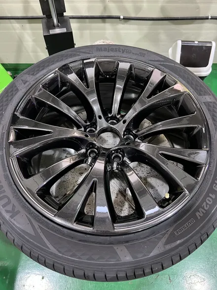대구 휠복원 대구 휠수리 대구 휠도색 타이어 전문샵 휠플레이 [BMW GT 순정19인치 고스트크롬 휠도색 작업입니다.] / 대구 서구 평리동