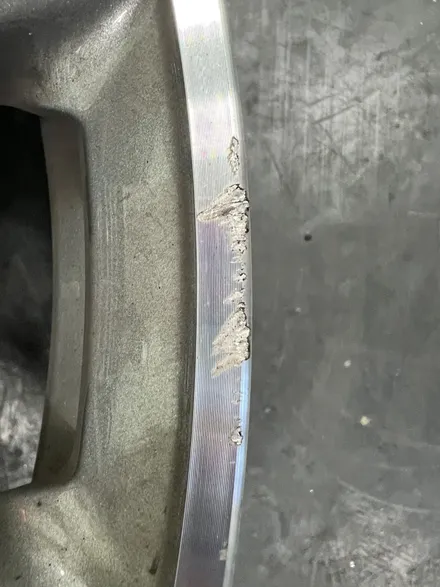 대구 휠복원 대구 휠도색 대구 휠수리 피렐리타이어 전문 휠플레이[벤츠 amg gt43 순정 20인치 다이아몬드컷팅 휠복원 작업입니다.] / 대구 서구 평리동