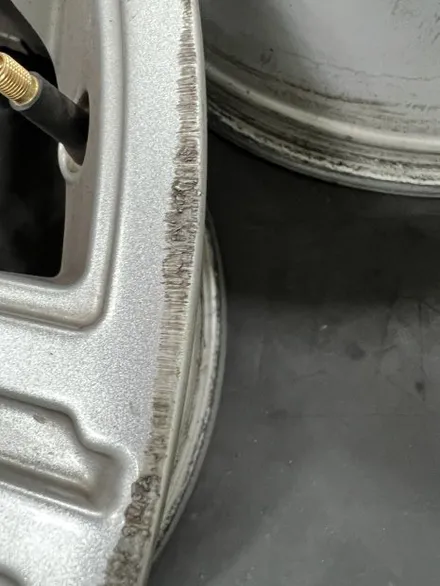 대구 휠복원 대구 휠도색 대구 자동차 휠수리 잘하는 곳 휠플레이 타이어 전문[레인지로버 보그 순정 20인치 블랙유광 휠도색 작업입니다.] / 대구 서구 평리동