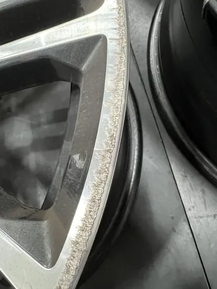 대구 휠복원 대구 휠도색 대구 자동차 휠수리 잘하는 곳 휠플레이 타이어 전문[BMW 5시리즈 순정 19인치 블랙펄유광 휠도색 작업입니다.] / 대구 서구 평리동