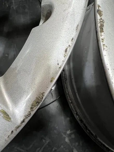 대구 휠복원 대구 휠도색 대구 자동차 휠수리 잘하는 곳 휠플레이 타이어 전문[BMW 2시리즈 액티브 투어러 순정 17인치 블랙펄유광 휠도색 작업입니다.] / 대구 서구 평리동