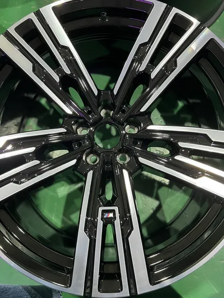 대구 휠복원 대구 휠도색 대구 자동차 휠수리 잘하는 곳 휠플레이 타이어 전문[BMW i7 순정 21인치 다이아몬드커팅 휠복원 작업입니다.] / 대구 서구 평리동