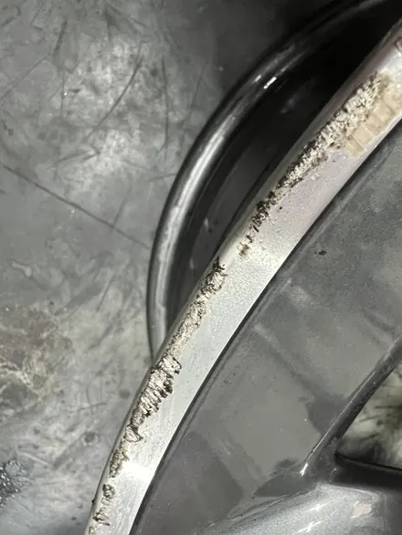 대구 휠복원 대구 휠도색 대구 자동차 휠수리 잘하는 곳 휠플레이 타이어 전문[벤츠 C43 AMG 순정 19인치 블랙커팅 커스텀 작업입니다.] / 대구 서구 평리동
