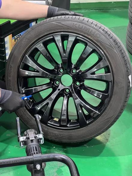 대구 휠복원 대구 휠수리 대구 휠도색 타이어 전문샵 휠플레이 [BMW GT 순정19인치 고스트크롬 휠도색 작업입니다.] / 대구 서구 평리동