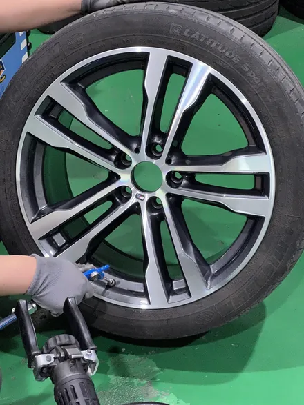 대구 휠복원 대구 휠도색 대구 휠수리 타이어 전문 휠플레이[BMW X5 순정 20인치 다이아몬드컷팅 휠복원 입니다.] / 대구 서구 평리동