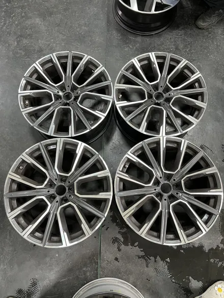 대구 휠복원 대구 휠도색 대구 휠수리 타이어 전문 휠플레이[BMW 7시리즈 순정 20인치 블랙펄유광 휠도색 작업입니다.] / 대구 서구 평리동