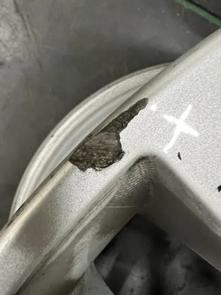 대구 휠복원 대구 휠도색 대구 자동차 휠수리 잘하는 곳 휠플레이 타이어 전문[BMW 5시리즈 순정 18인치 순정 휠복원 작업입니다.] / 대구 서구 평리동
