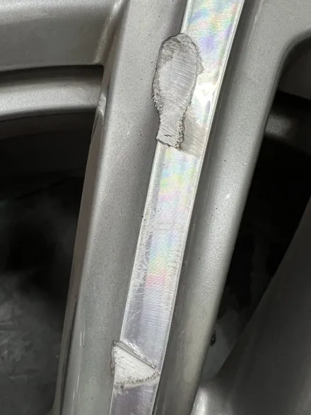 대구 휠복원 대구 휠도색 대구 자동차 휠수리 잘하는 곳 휠플레이 타이어 전문[BMW 4시리즈 순정 19인치 블랙펄유광 휠도색 작업입니다.] / 대구 서구 평리동