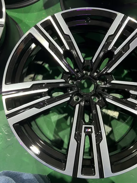 대구 휠복원 대구 휠도색 대구 자동차 휠수리 잘하는 곳 휠플레이 타이어 전문[BMW i7 순정 21인치 다이아몬드커팅 휠복원 작업입니다.] / 대구 서구 평리동