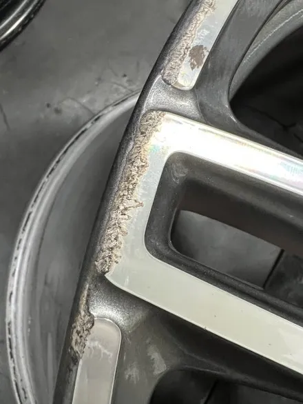 대구 휠복원 대구 휠도색 대구 자동차 휠수리 잘하는 곳 휠플레이 타이어 전문[벤츠 E 클래스 순정 19인치 다이아몬드 커팅 휠복원 작업입니다.] / 대구 서구 평리동