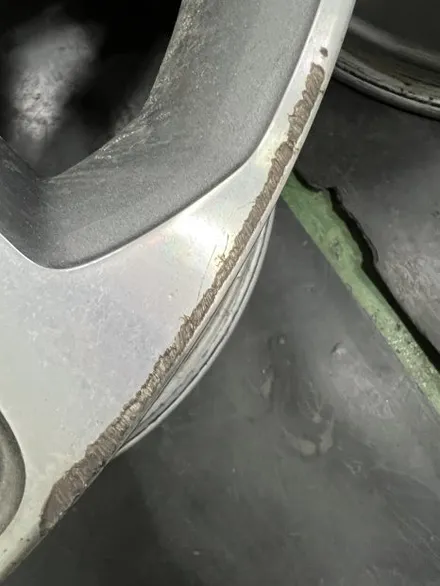 대구 휠복원 대구 휠도색 대구 자동차 휠수리 잘하는 곳 휠플레이 타이어 전문[레인지로버 스포츠 순정 21인치 블랙유광 휠도색 작업입니다.] 대구 휠복원 성지 / 대구 서구 평리동