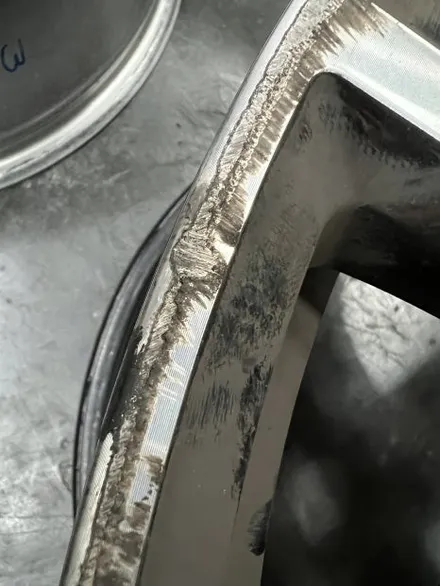 대구 휠복원 대구 휠도색 대구 자동차 휠수리 잘하는 곳 휠플레이 타이어 전문[BMW X7 순정 22인치 블랙펄유광 휠도색 작업입니다.] / 대구 서구 평리동