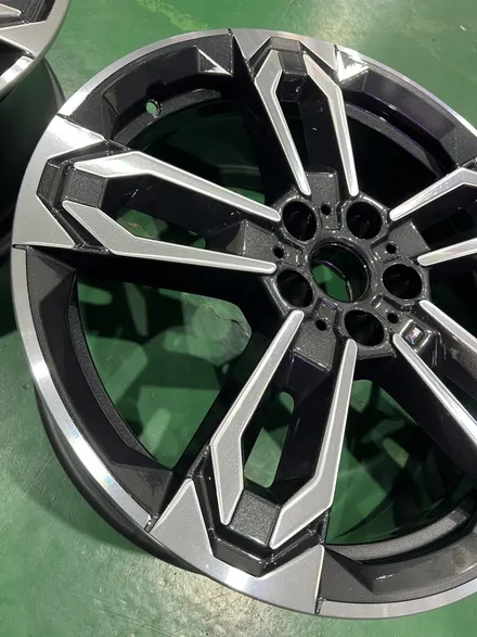대구 휠복원 대구 휠도색 대구 자동차 휠수리 잘하는 곳 휠플레이 타이어 전문[BMW X1 순정 19인치 다이아몬드 커팅 휠복원 작업입니다.] / 대구 서구 평리동