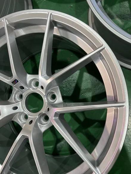 대구 휠복원 대구 휠도색 대구 휠수리 타이어 전문 휠플레이[BMW 420 쿠페 순정 19인치 실버 휠도색 작업입니다.] / 대구 서구 평리동