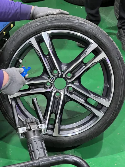 대구 휠복원 대구 휠도색 대구 휠수리 타이어 전문 휠플레이[BMW 118 순정 18인치 다이아몬드컷팅 휠복원 작업입니다.] / 대구 서구 평리동
