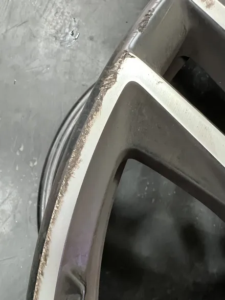 대구 휠복원 대구 휠도색 대구 휠수리 타이어 전문 휠플레이[벤츠 E63 AMG 순정 20인치 다이아몬드컷팅 휠복원 작업입니다.] / 대구 서구 평리동