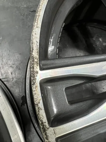 대구 휠복원 대구 휠도색 대구 휠수리 잘하는 곳 타이어 전문 휠플레이[BMW 640 순정 20인치 다이아몬드커팅 휠복원 작업입니다.] / 대구 서구 평리동