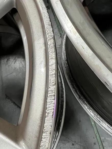 대구 휠복원 대구 휠도색 대구 자동차 휠수리 잘하는 곳 휠플레이 타이어 전문[BMW 4시리즈 순정 19인치 블랙펄유광 휠도색 작업입니다.] / 대구 서구 평리동