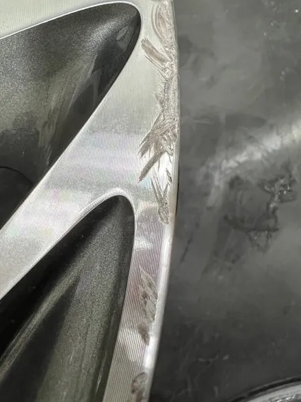 대구 휠복원 대구 휠도색 대구 자동차 휠수리 잘하는 곳 휠플레이 타이어 전문[제네시스 G90 순정 20인치 다이아몬드커팅 휠복원 작업입니다.] 대구 휠복원 성지 / 대구 서구 평리동