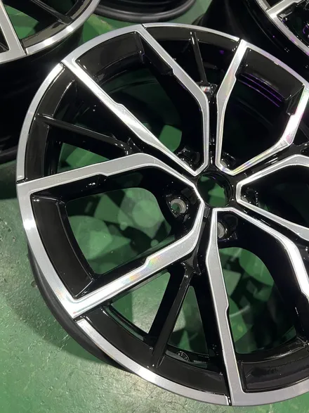 대구 휠복원 대구 휠도색 대구 자동차 휠수리 잘하는 곳 휠플레이 타이어 전문[BMW G30 5시리즈 순정 19인치 다이아몬드커팅 휠커스텀 작업입니다.] / 대구 서구 평리동