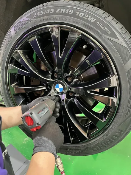 대구 휠복원 대구 휠수리 대구 휠도색 타이어 전문샵 휠플레이 [BMW GT 순정19인치 고스트크롬 휠도색 작업입니다.] / 대구 서구 평리동
